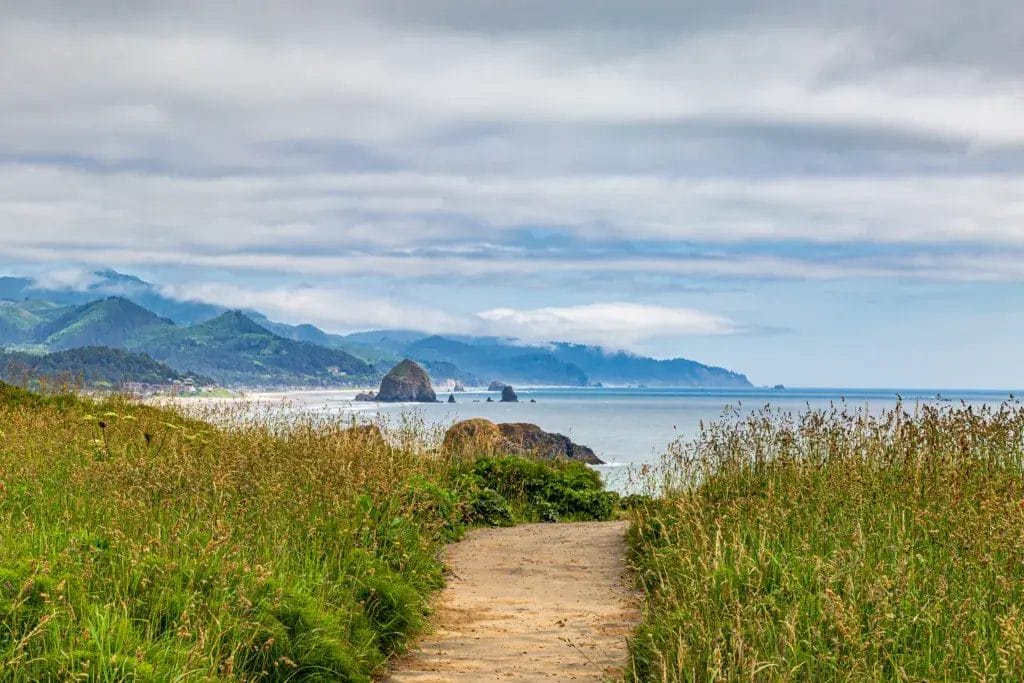 Hiking trail leading to Cannon Beach.